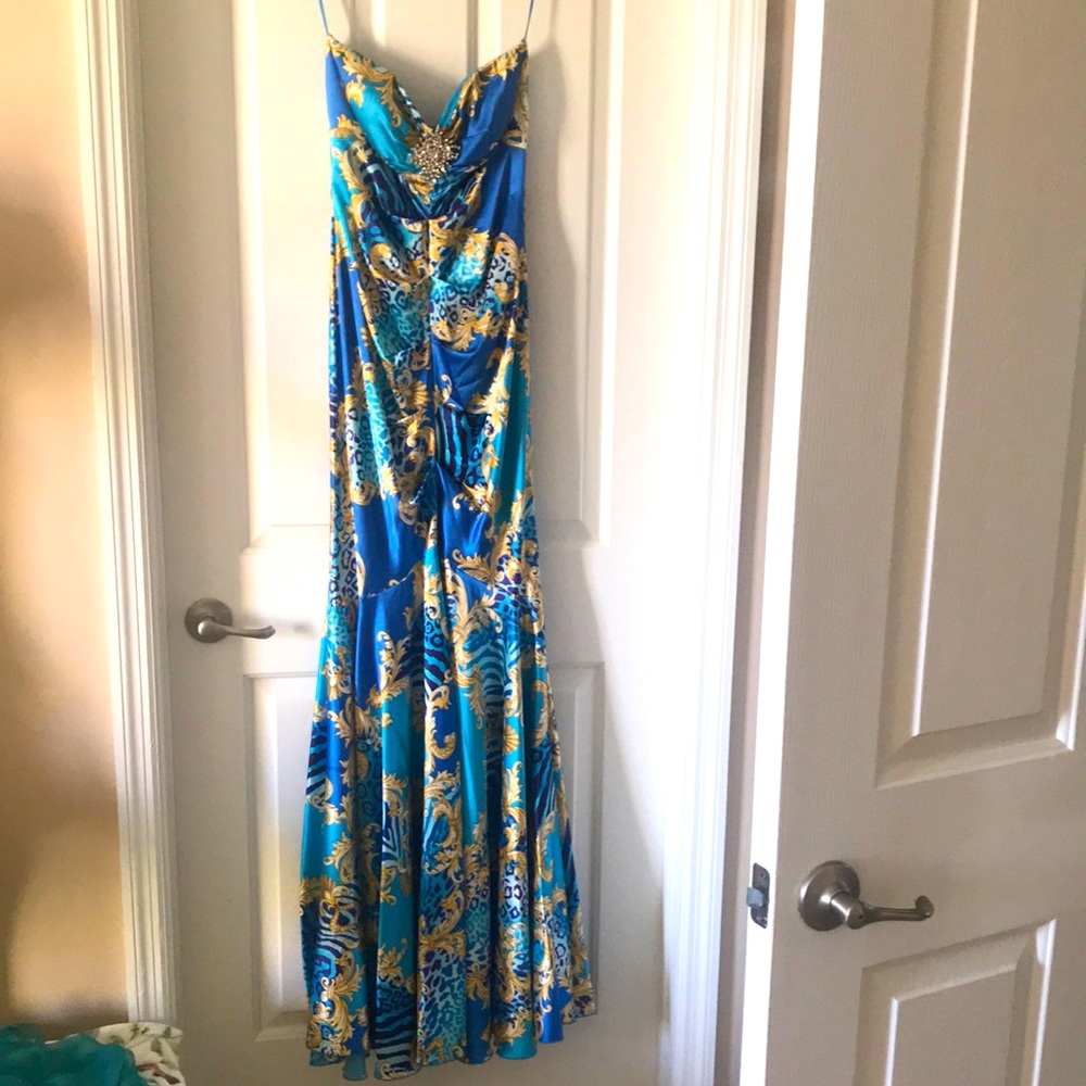 Cache silk mermaid style strapless gown with crystal brooch. Sz 8, NWOT